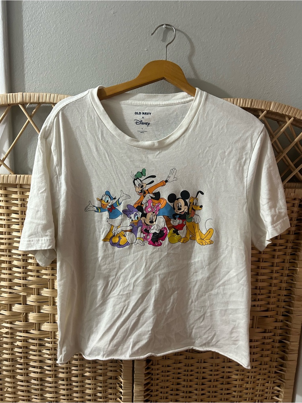 Old Navy Disney white cropped Tee with Mickey and friends size Lg